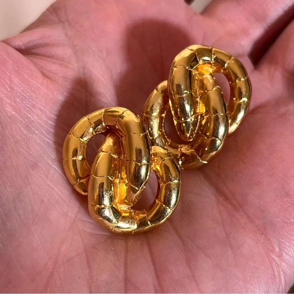 Vintage 80 90 Retro Omega Snake Chain Infinite Knot Heavy Gold Pierced Earrings - Picture 12 of 13